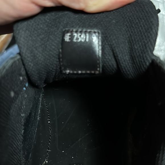 Beautiful PRADA used but in perfect condition. Size 10. - Picture 5 of 5